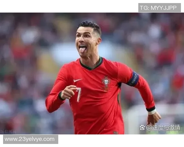 足球明星遭疯狂粉丝追逐视频曝光引发热议与讨论